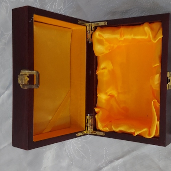 Chinese Reverse-painted Vase - Picture 8 of 10